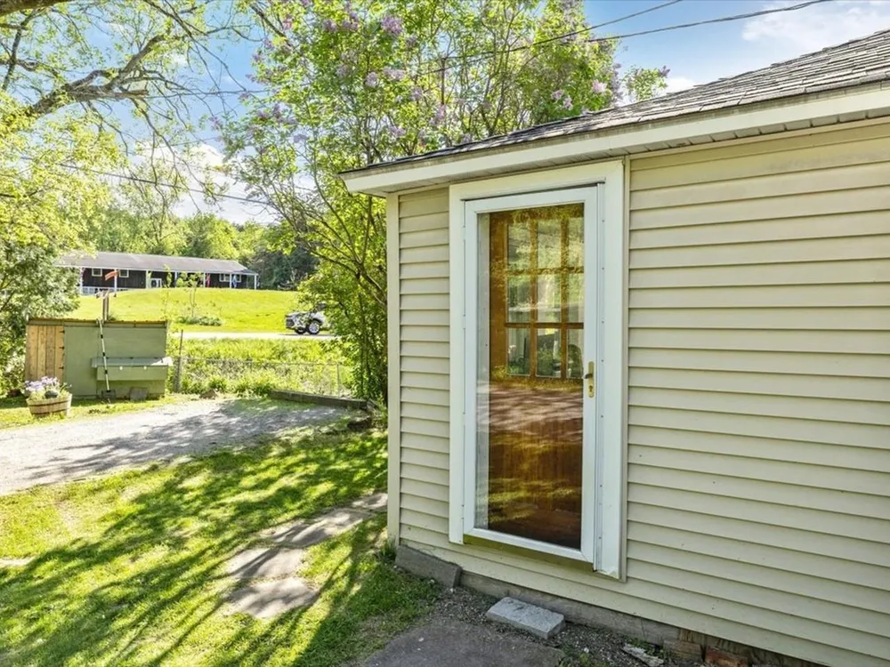 214 Jasper Mine Rd, Colchester, VT 05446