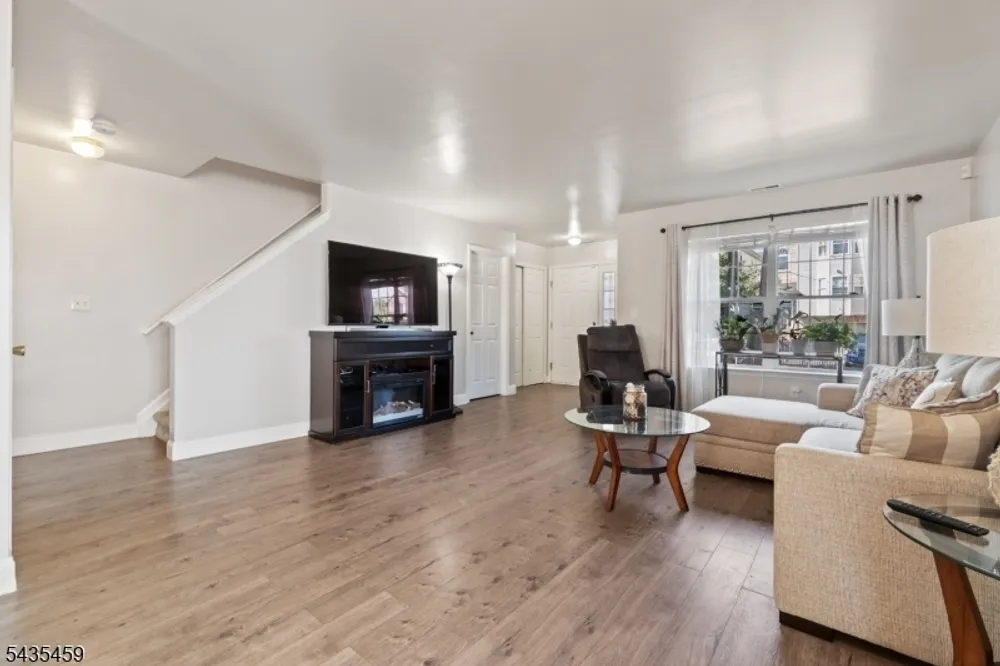 551 15th Ave, Newark, NJ 07103