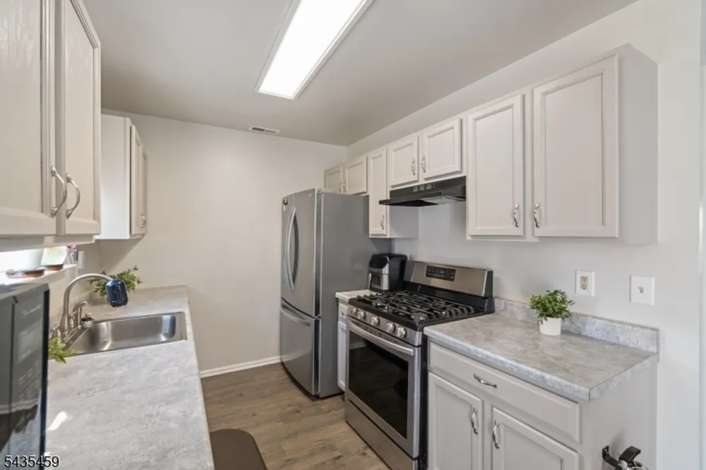 551 15th Ave, Newark, NJ 07103