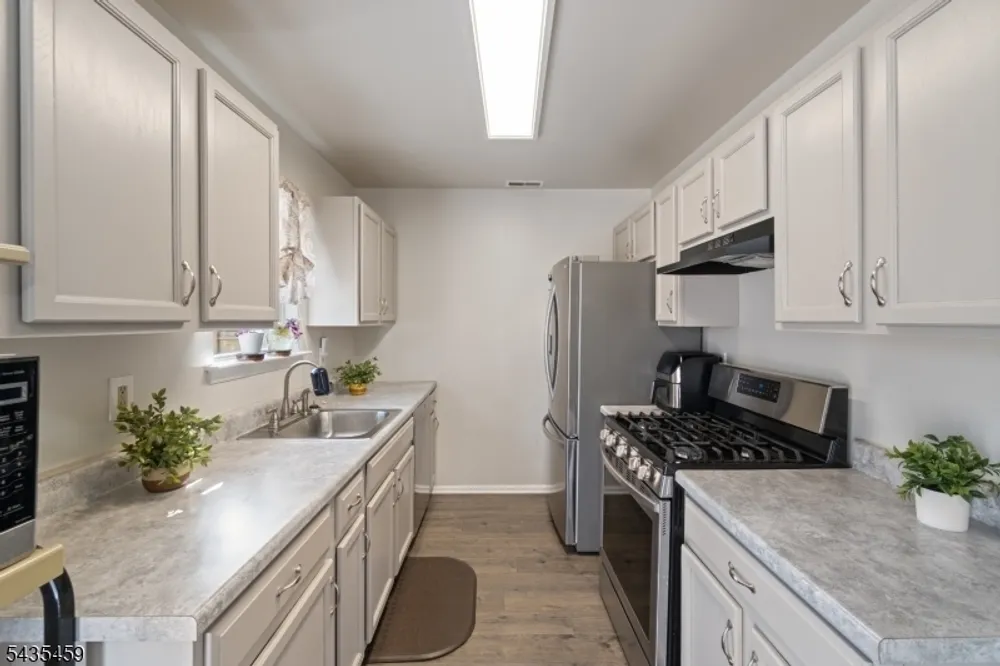 551 15th Ave, Newark, NJ 07103