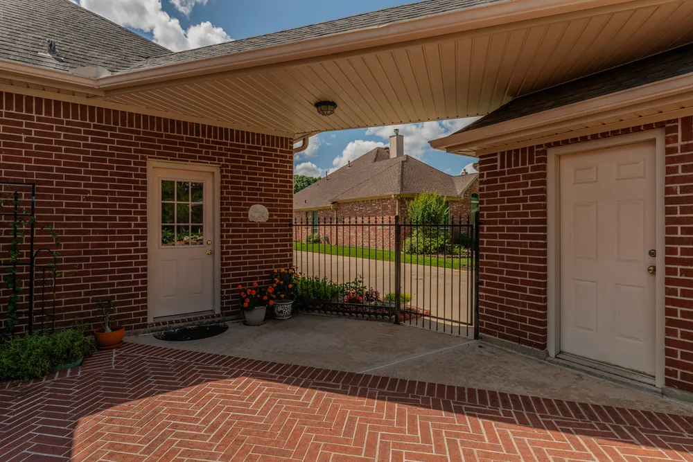3765 Seminole Dr, Beaumont, TX 77707