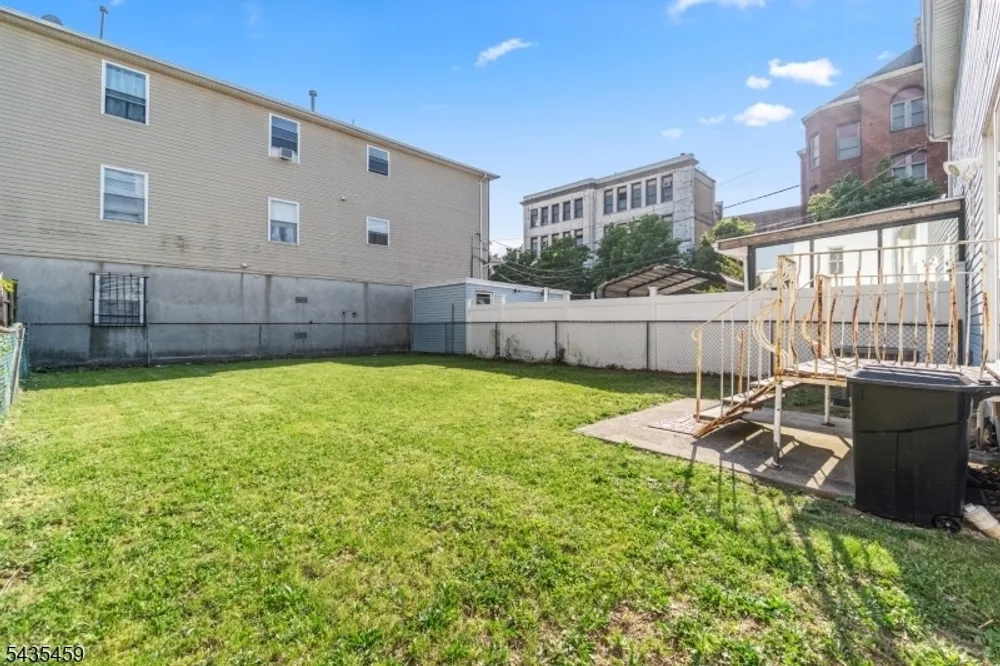 551 15th Ave, Newark, NJ 07103