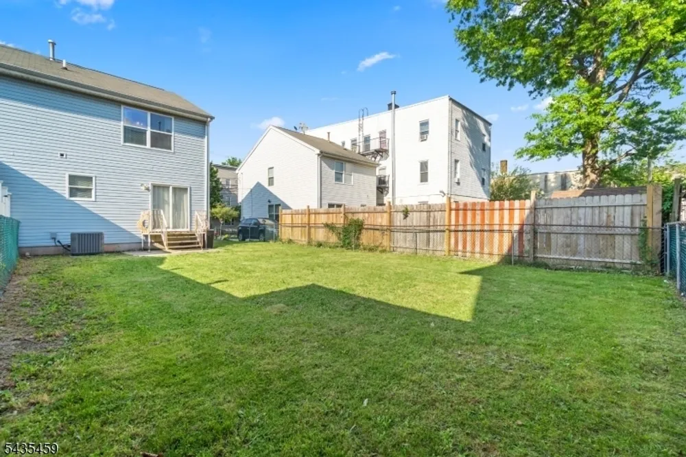 551 15th Ave, Newark, NJ 07103