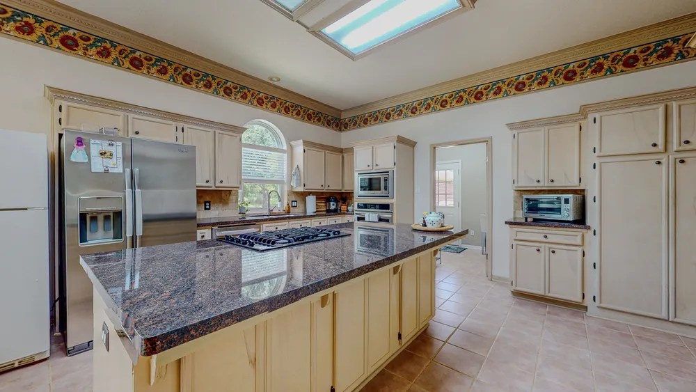 3765 Seminole Dr, Beaumont, TX 77707
