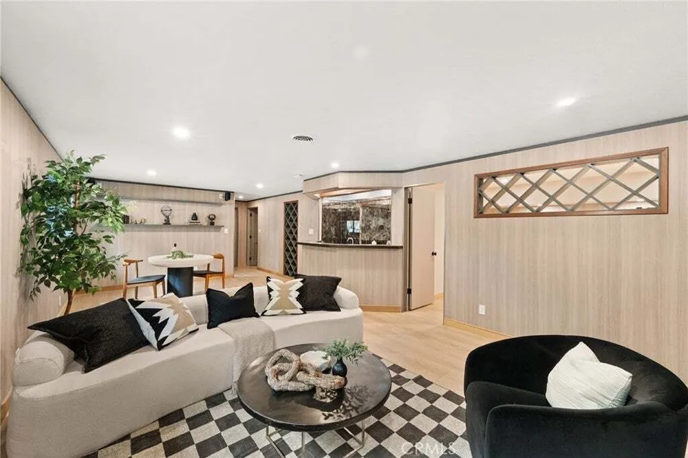 325 N Madison Ave, Monrovia, CA 91016
