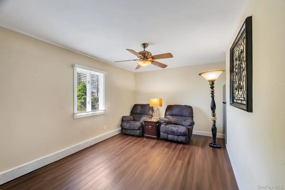 237 Oakland Ave, Miller Place, NY 11764