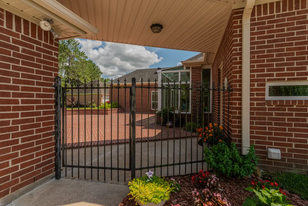 3765 Seminole Dr, Beaumont, TX 77707