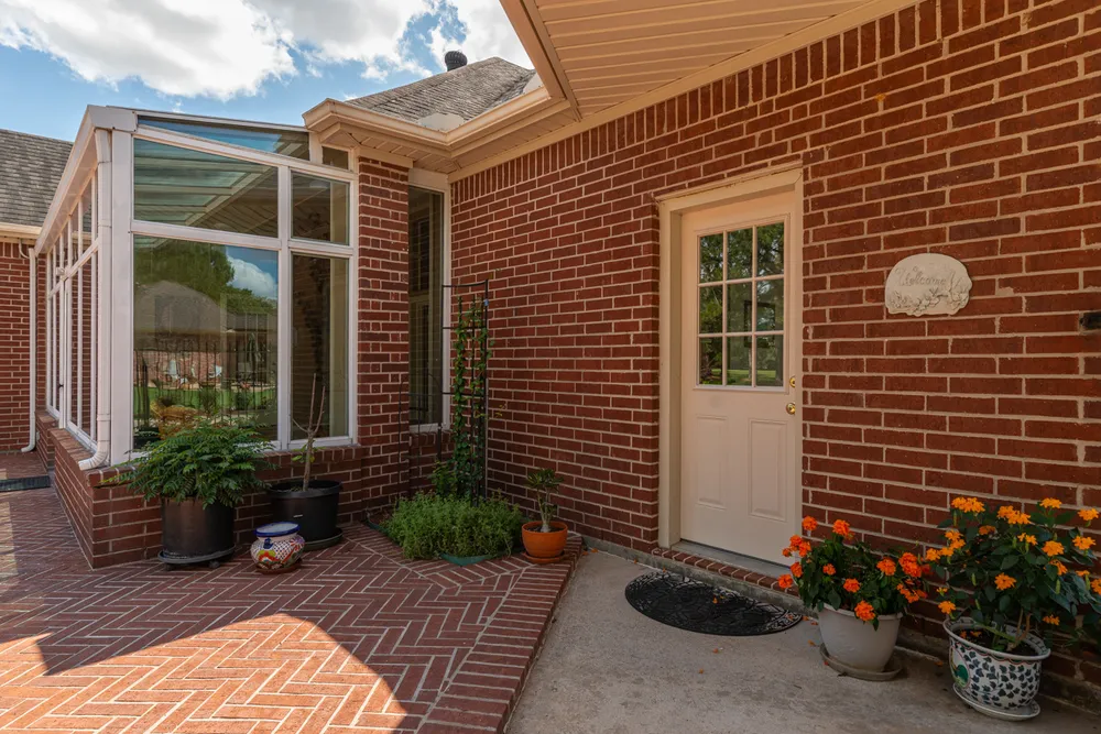 3765 Seminole Dr, Beaumont, TX 77707