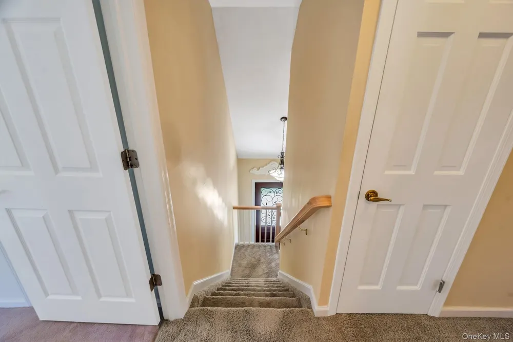 237 Oakland Ave, Miller Place, NY 11764