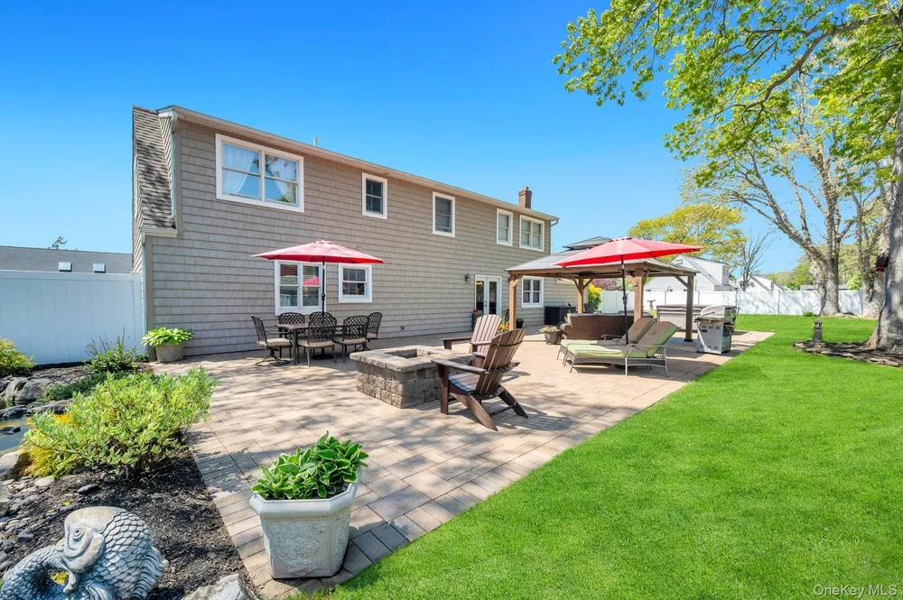 237 Oakland Ave, Miller Place, NY 11764
