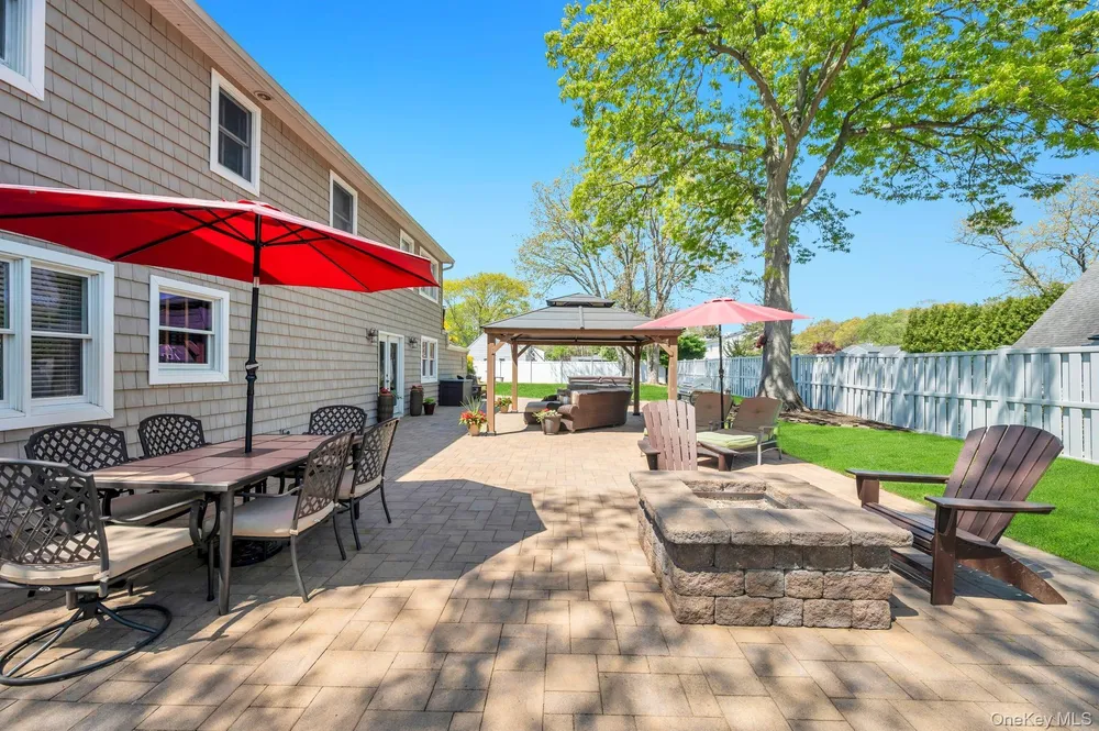237 Oakland Ave, Miller Place, NY 11764