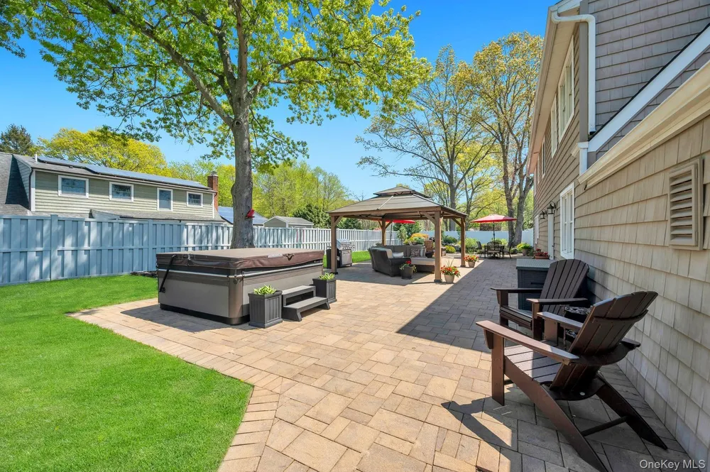 237 Oakland Ave, Miller Place, NY 11764