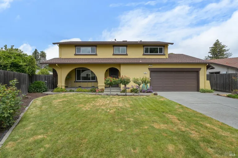717 Glenhill Ct, Novato, CA 94947