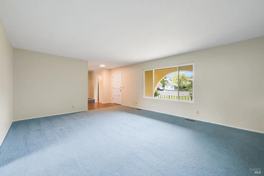 717 Glenhill Ct, Novato, CA 94947