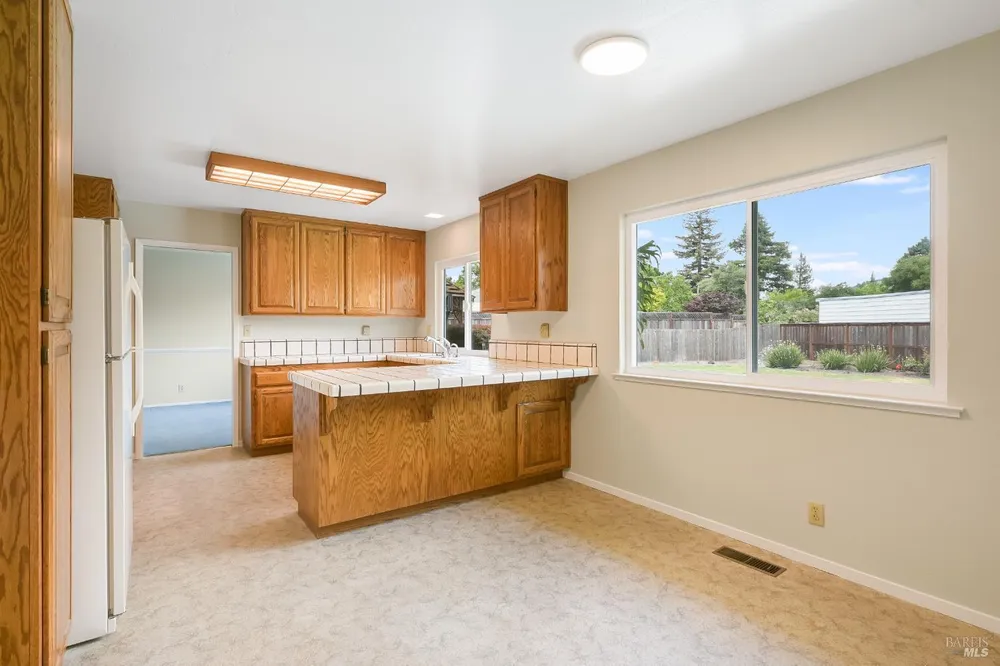 717 Glenhill Ct, Novato, CA 94947