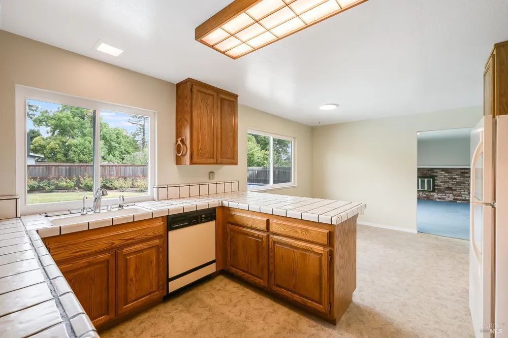 717 Glenhill Ct, Novato, CA 94947