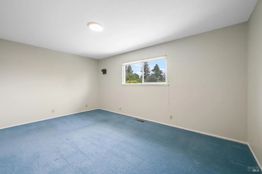 717 Glenhill Ct, Novato, CA 94947