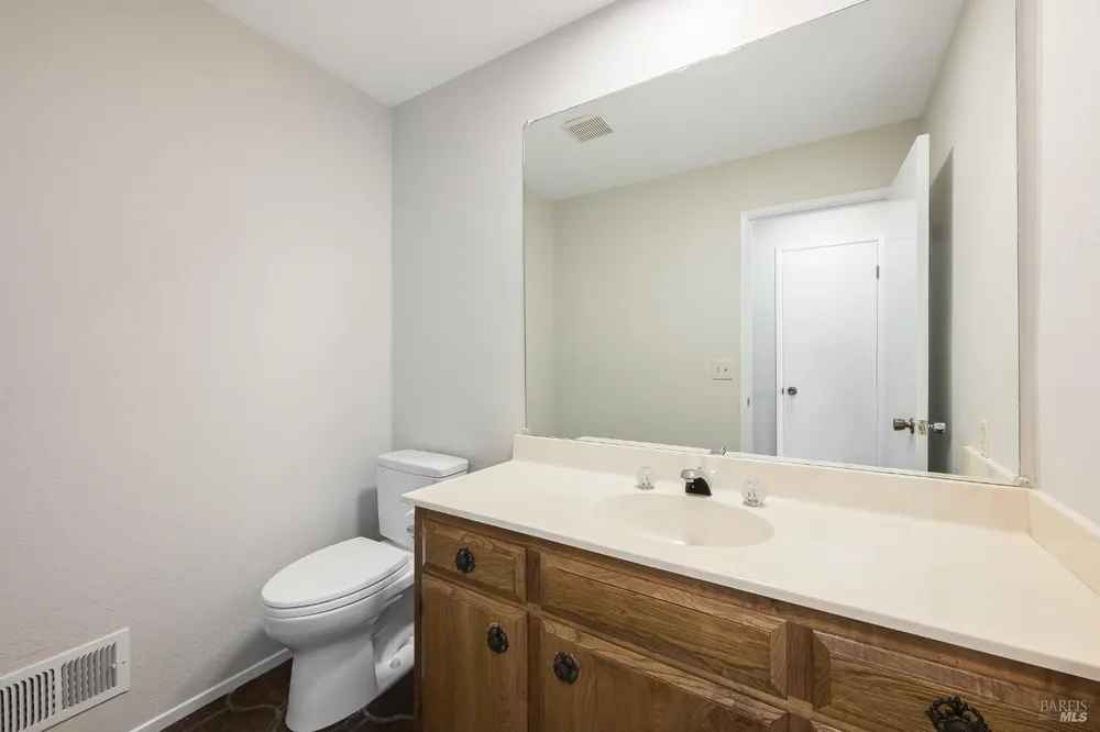 717 Glenhill Ct, Novato, CA 94947