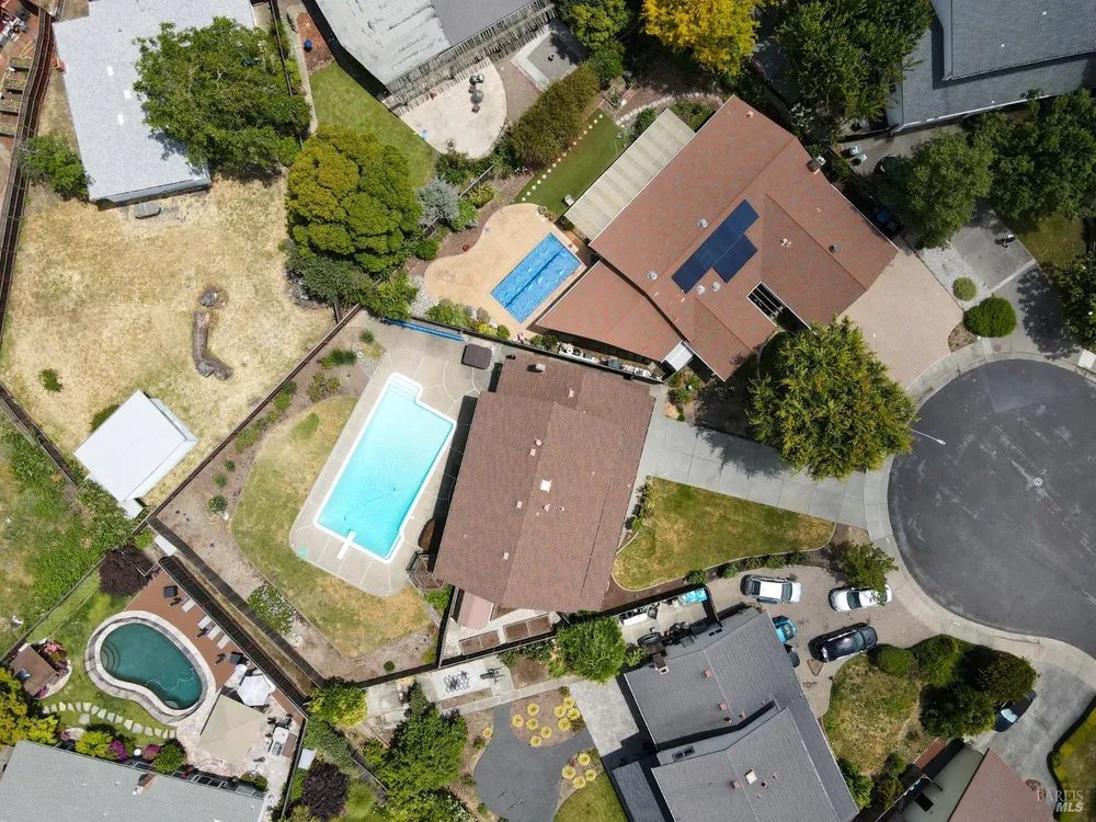 717 Glenhill Ct, Novato, CA 94947