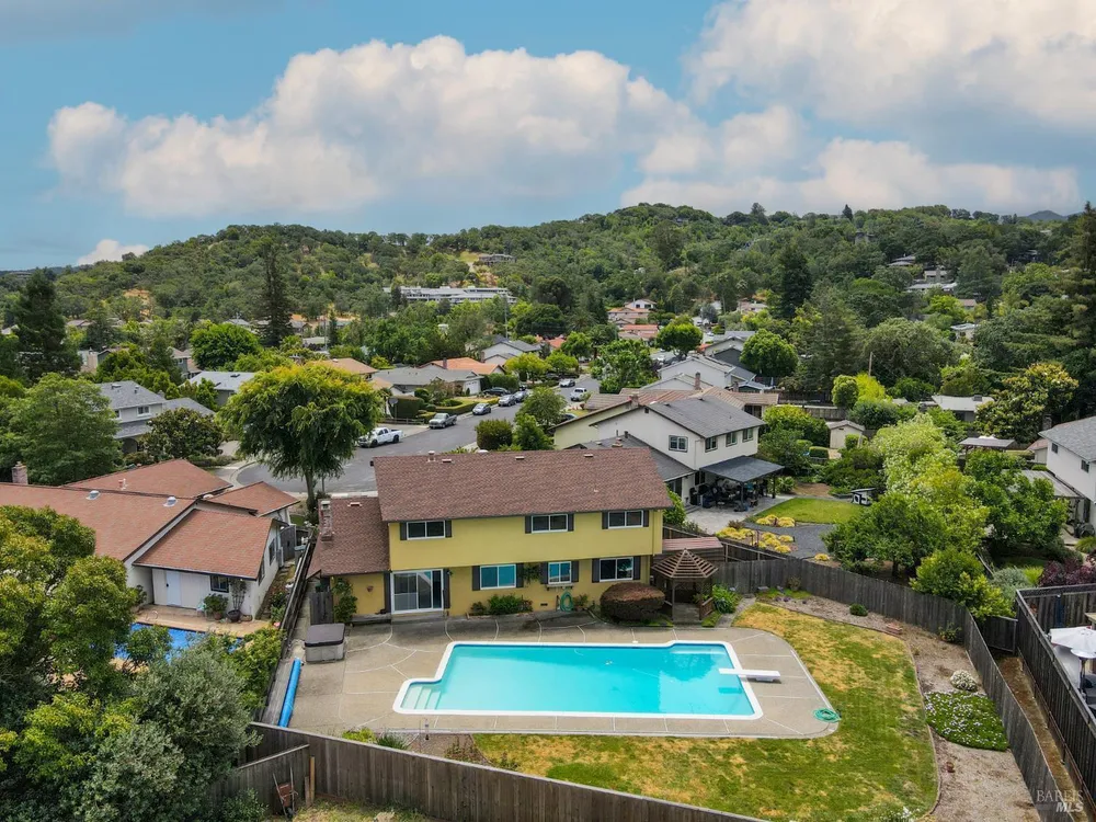 717 Glenhill Ct, Novato, CA 94947
