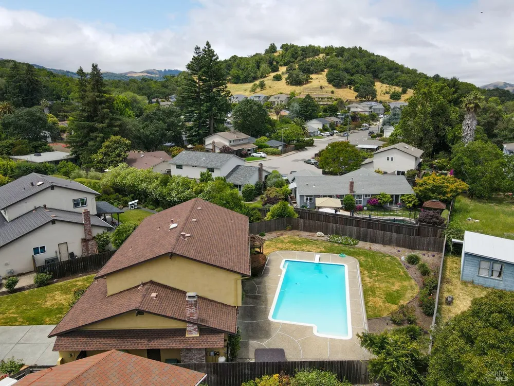 717 Glenhill Ct, Novato, CA 94947