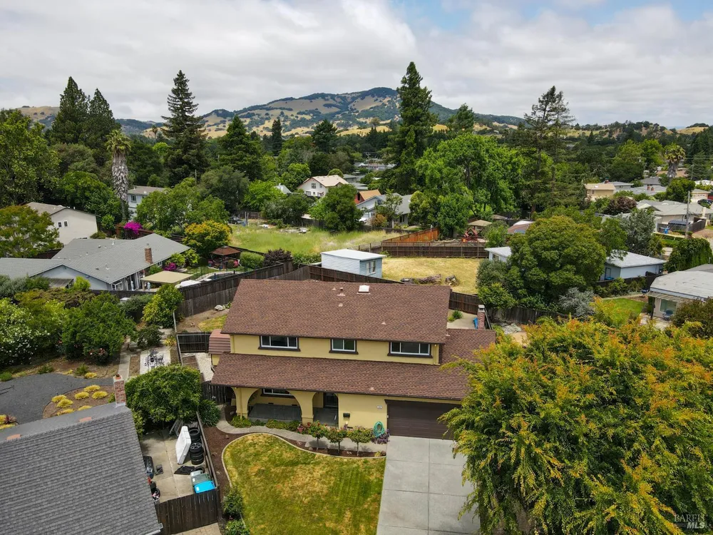 717 Glenhill Ct, Novato, CA 94947