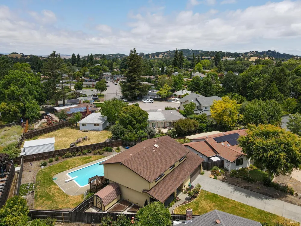 717 Glenhill Ct, Novato, CA 94947