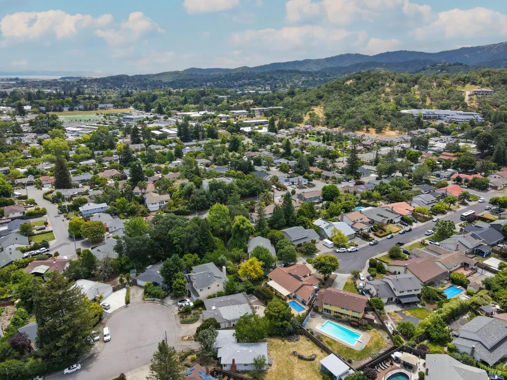 717 Glenhill Ct, Novato, CA 94947