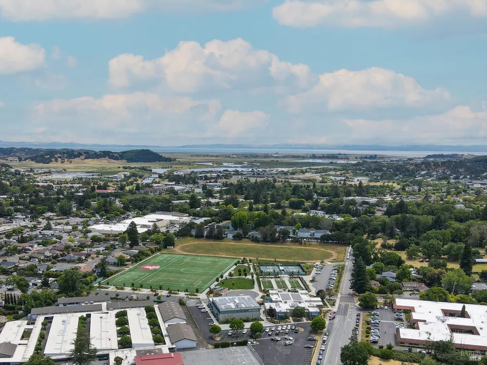 717 Glenhill Ct, Novato, CA 94947