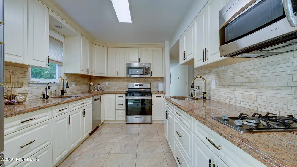 499 Tennent Rd, Morganville, NJ 07751