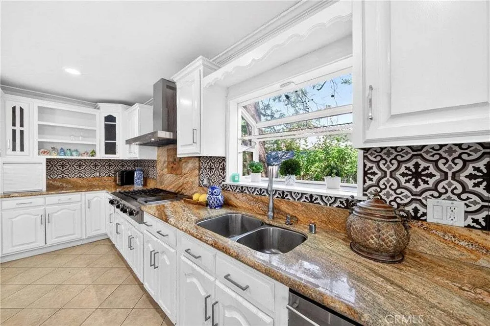 790 N El Molino Ave, Pasadena, CA 91104