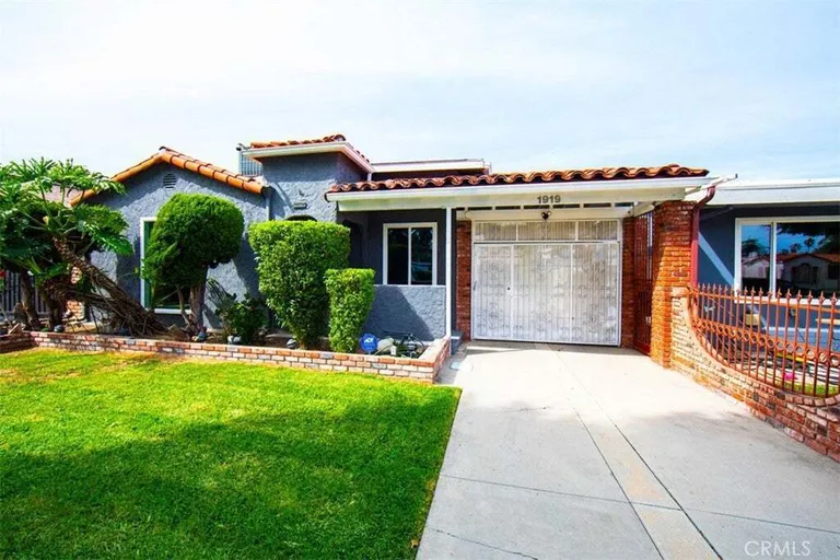 1919 W 82nd St, South Los Angeles, CA 90047