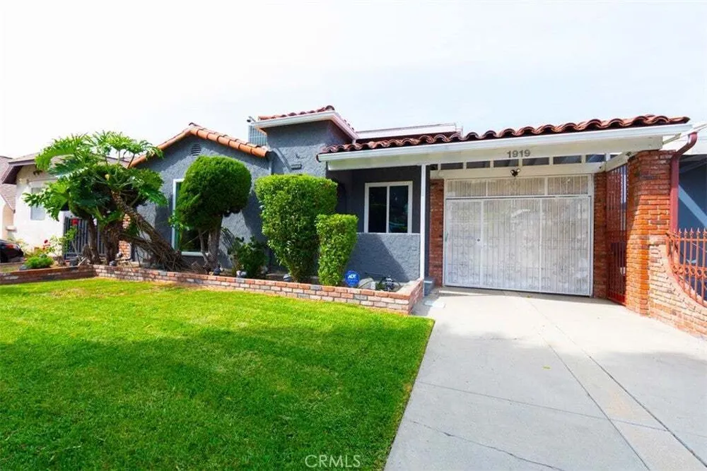 1919 W 82nd St, South Los Angeles, CA 90047