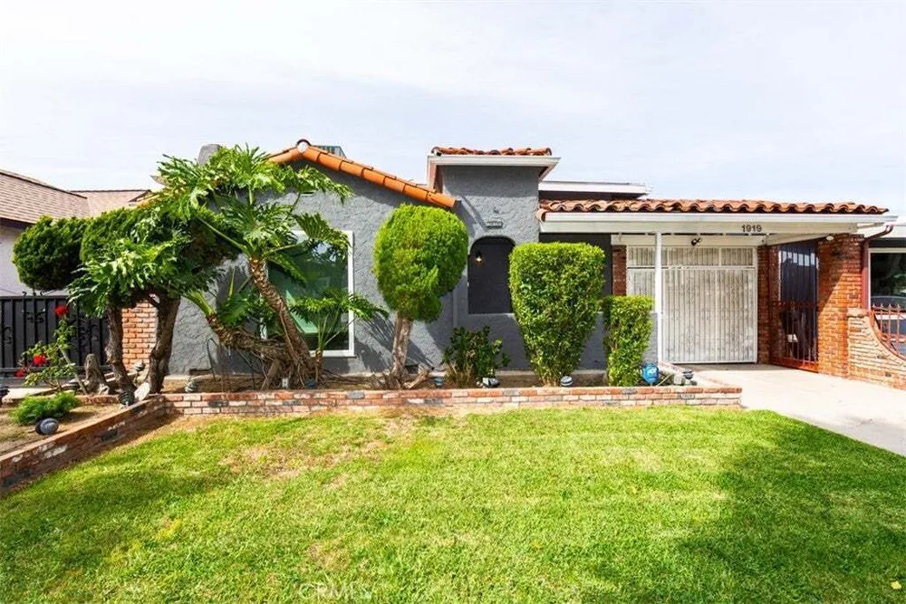 1919 W 82nd St, South Los Angeles, CA 90047