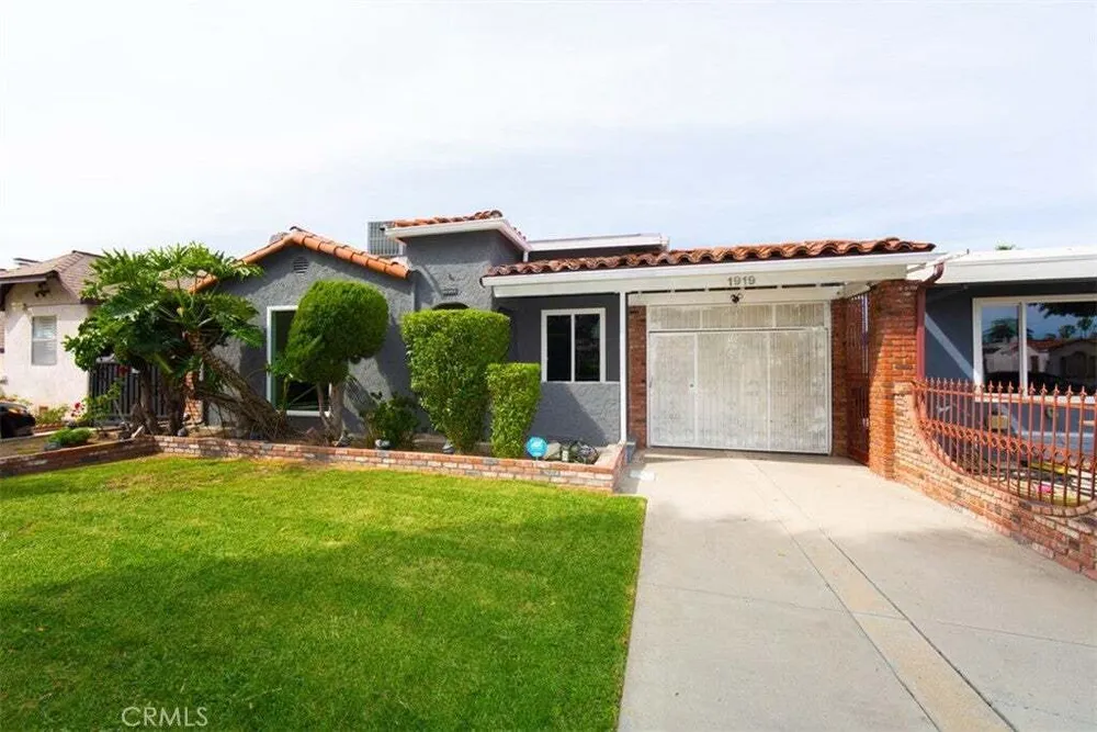 1919 W 82nd St, South Los Angeles, CA 90047