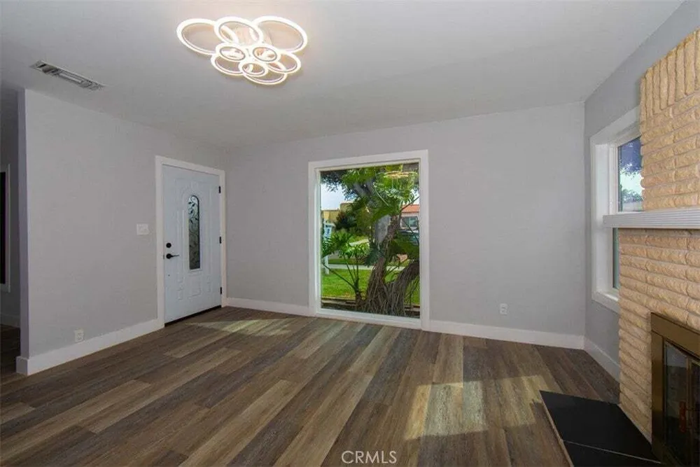 1919 W 82nd St, South Los Angeles, CA 90047