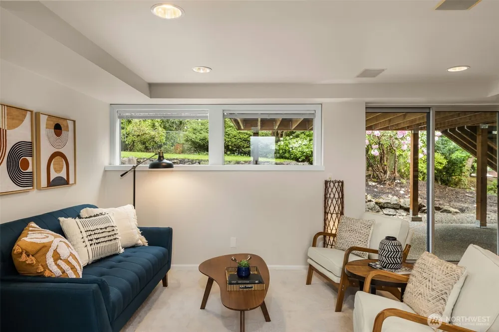 8805 SE 39th St, Mercer Island, WA 98040