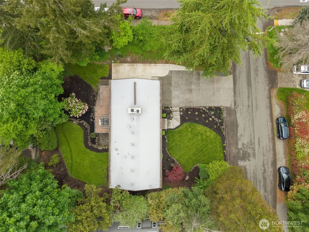 8805 SE 39th St, Mercer Island, WA 98040