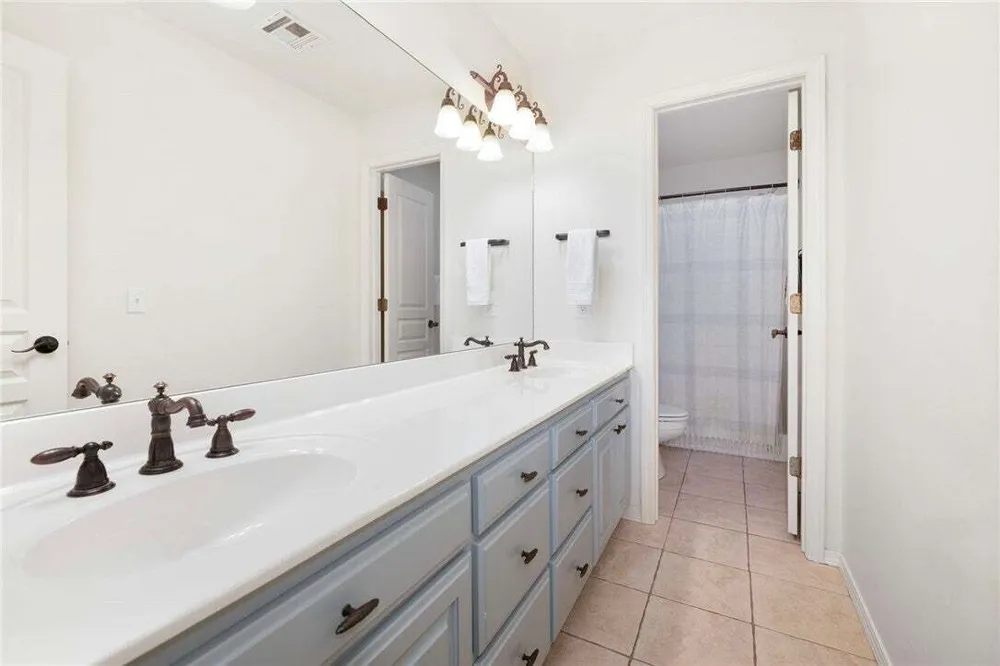 2017 NW Desoto Dr, Bentonville, AR 72712