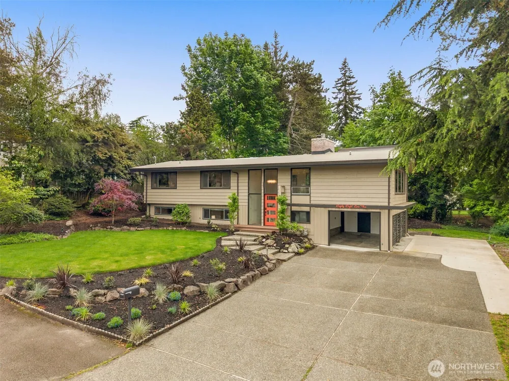 8805 SE 39th St, Mercer Island, WA 98040