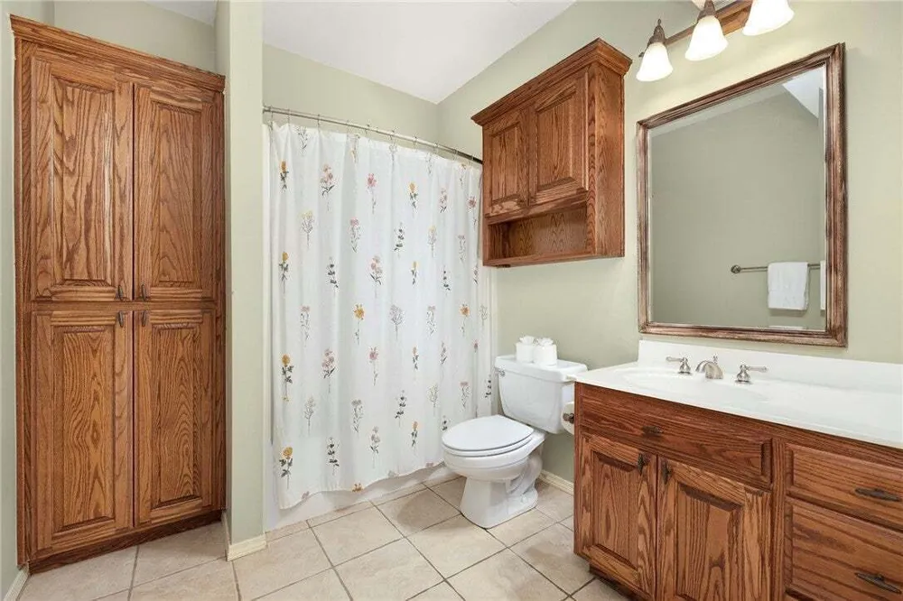 2017 NW Desoto Dr, Bentonville, AR 72712