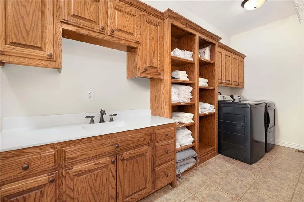 2017 NW Desoto Dr, Bentonville, AR 72712