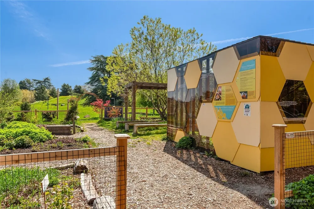 3280 SW Graham St, Seattle, WA 98126