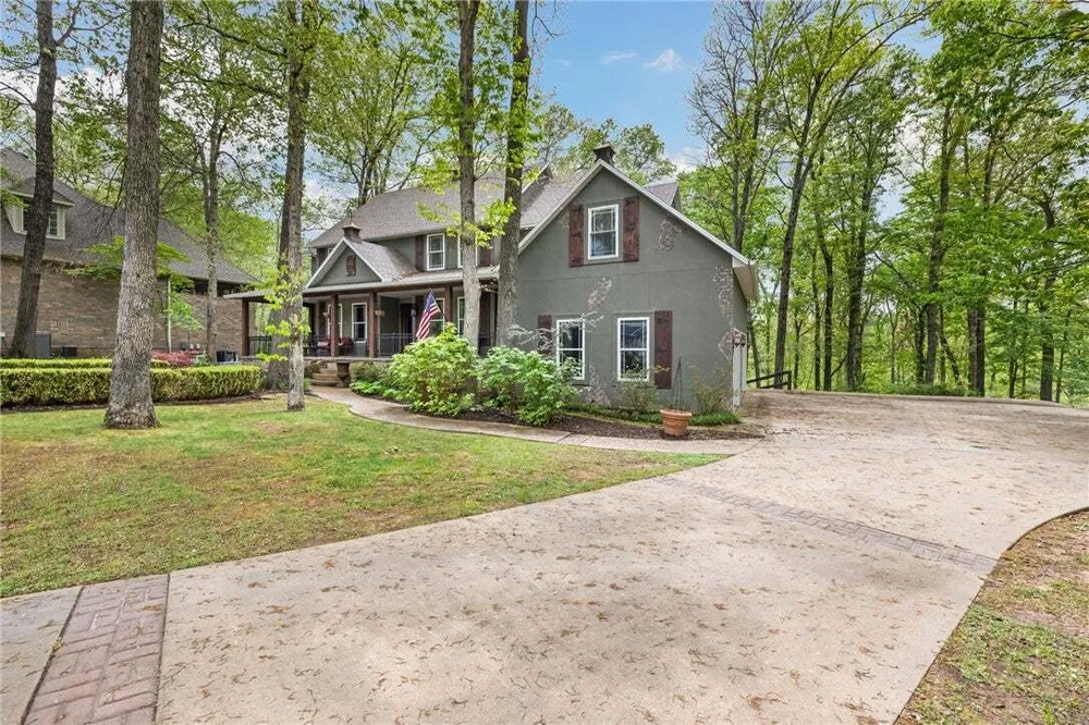 2017 NW Desoto Dr, Bentonville, AR 72712