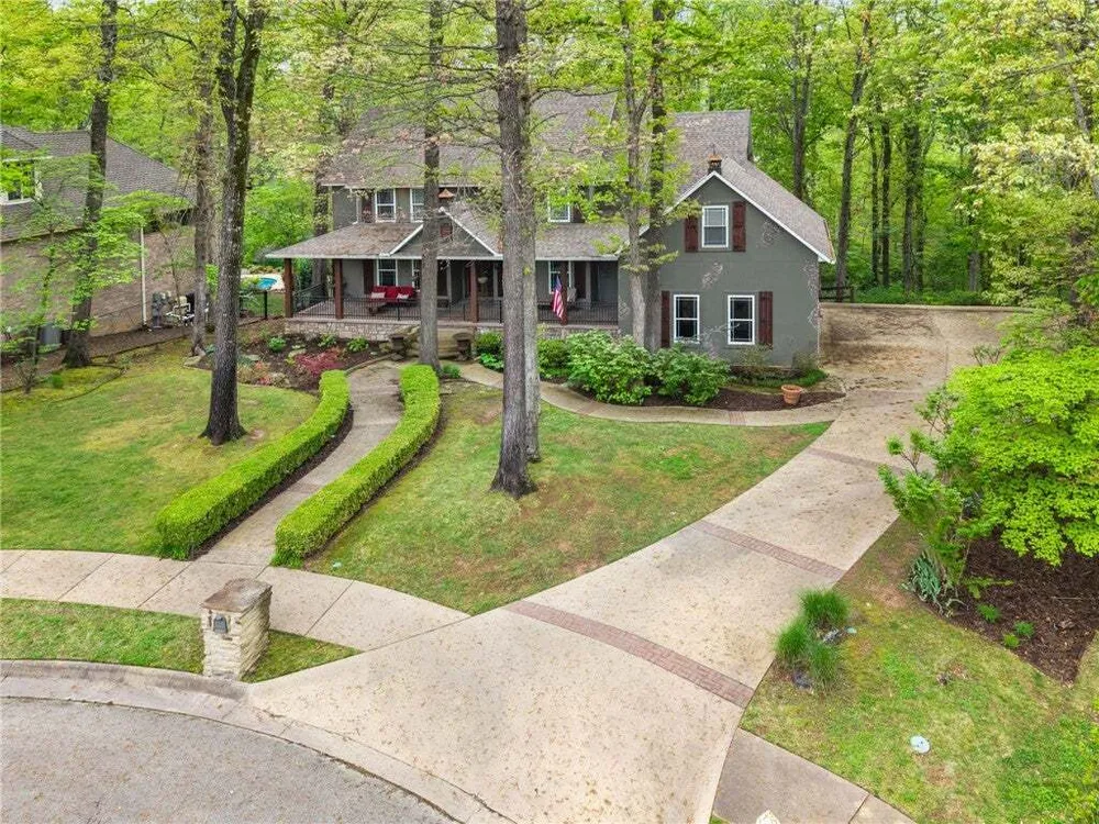 2017 NW Desoto Dr, Bentonville, AR 72712