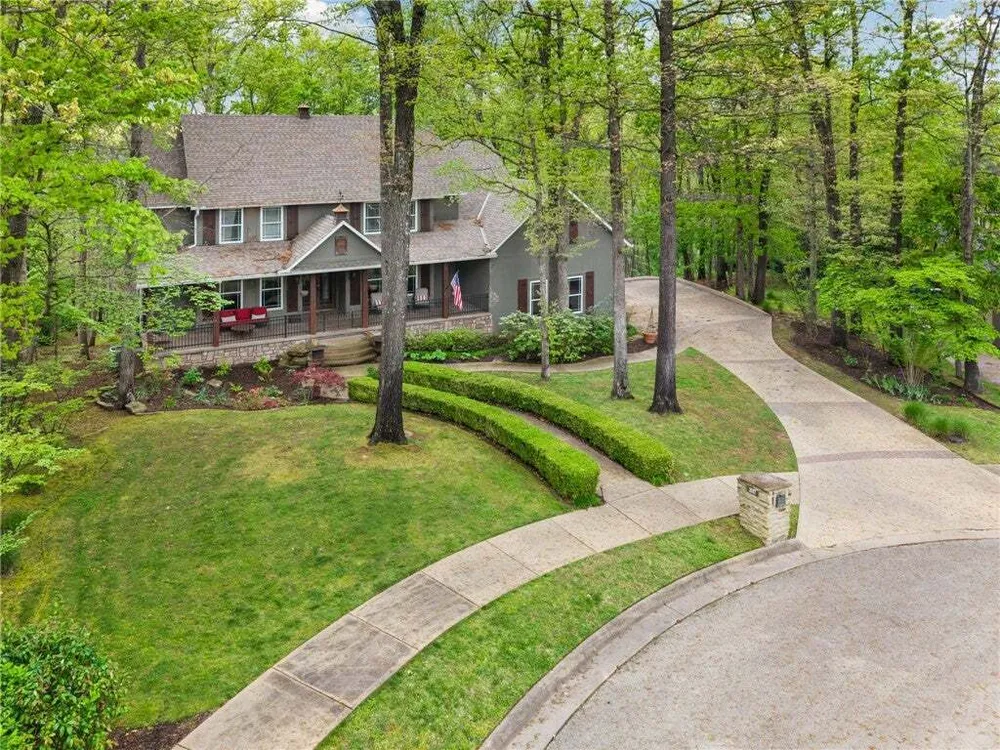 2017 NW Desoto Dr, Bentonville, AR 72712