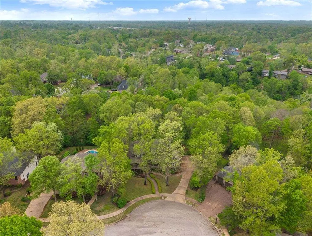 2017 NW Desoto Dr, Bentonville, AR 72712