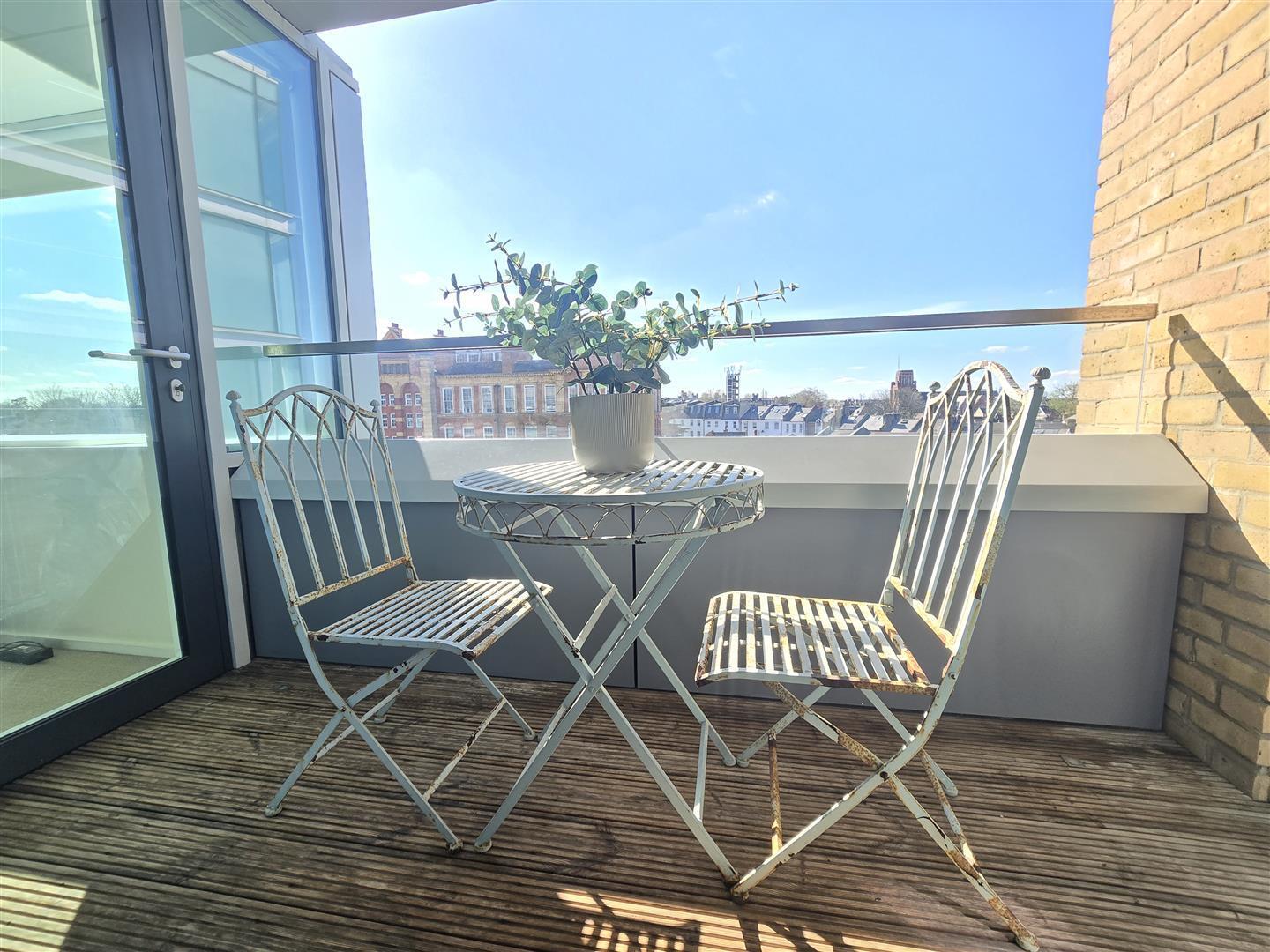 Lux Apartment Image 4