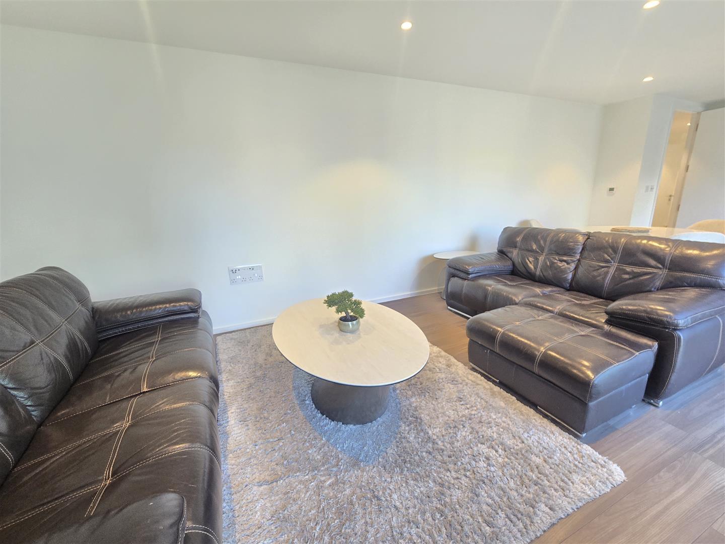 Lux Apartment Image 7