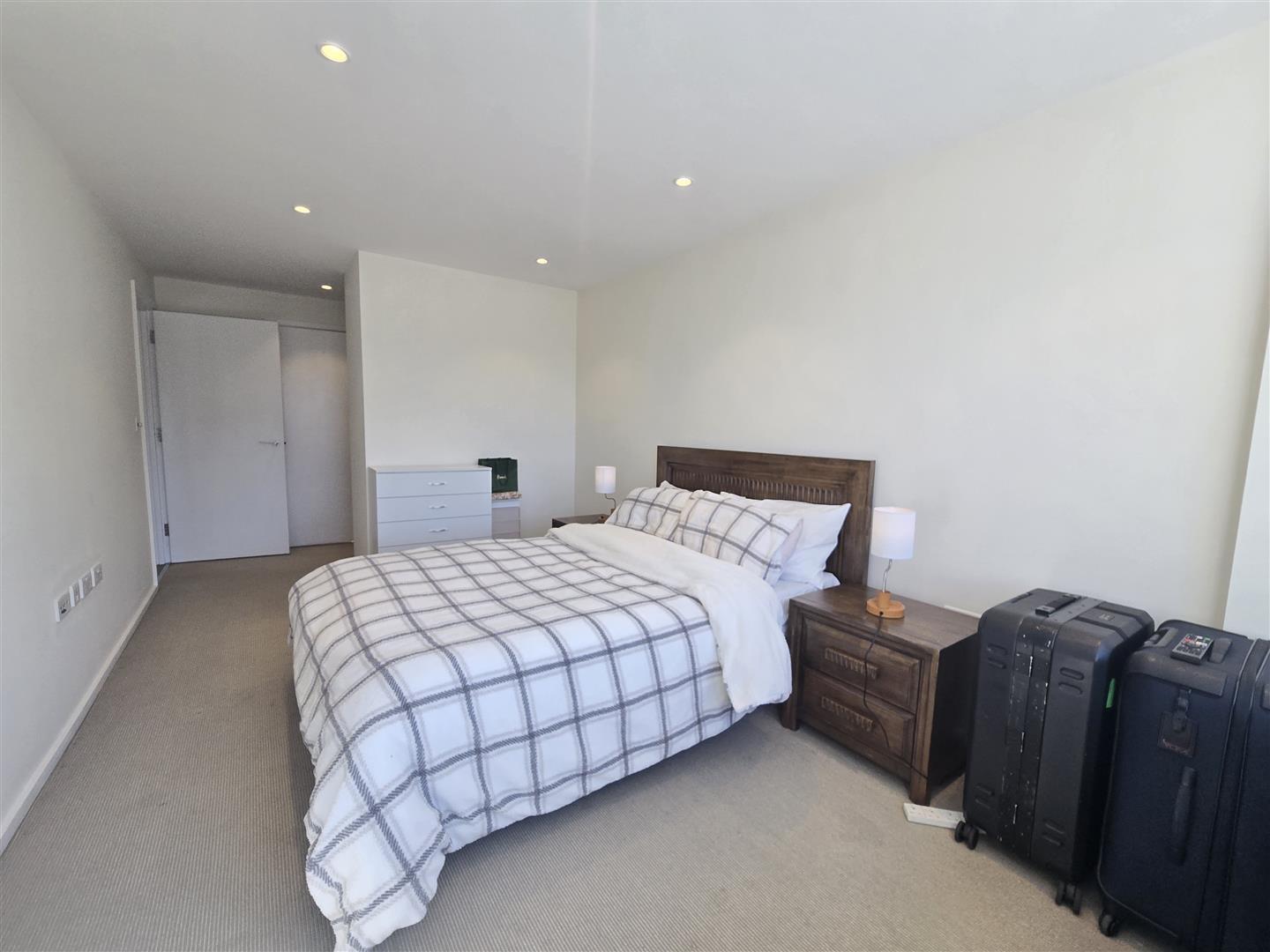 Lux Apartment Image 11